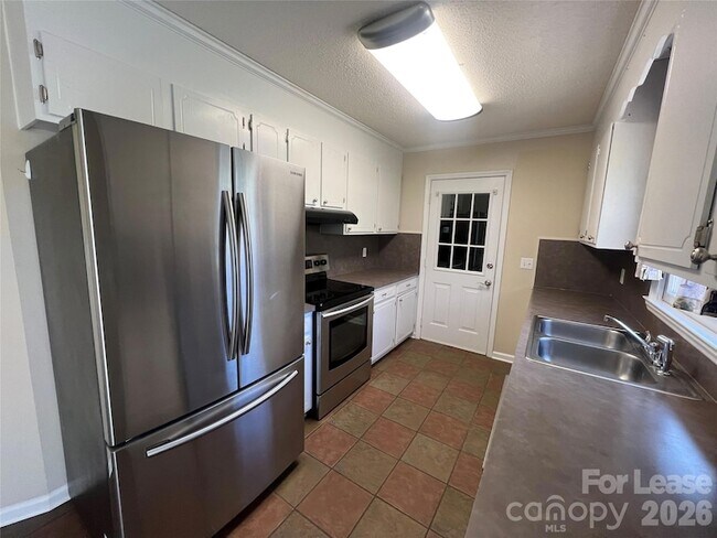 Foto del edificio - 1369 Little Rd