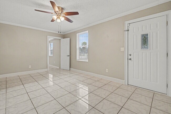 Building Photo - 3445 Soutel Dr