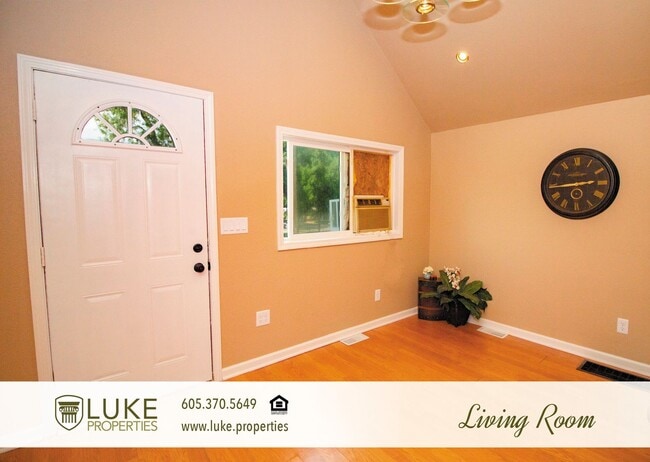 Building Photo - 601 W Brookings St