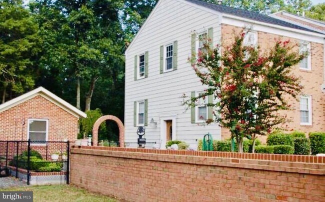 Foto del edificio - 7458 Colton Ln