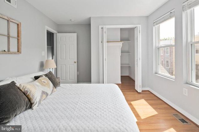 2d floor BR w/ bath - 333 U St NW
