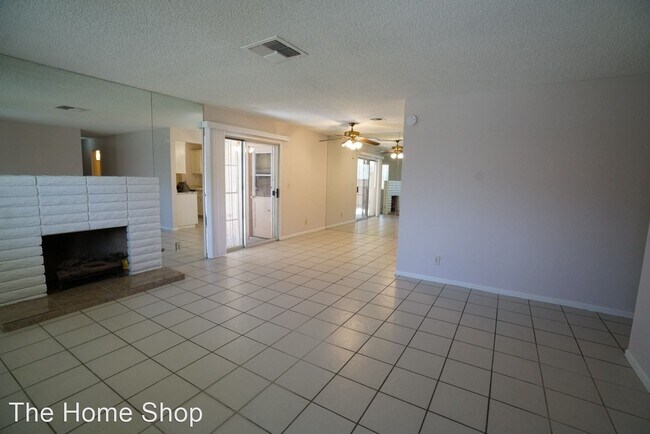 Building Photo - 3619 Villa Knolls E Dr