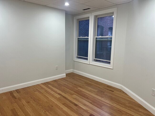 Building Photo - 11 Henchman St