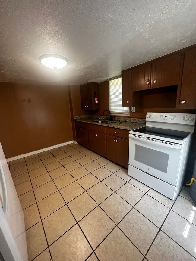Foto del edificio - 412 E 23rd St