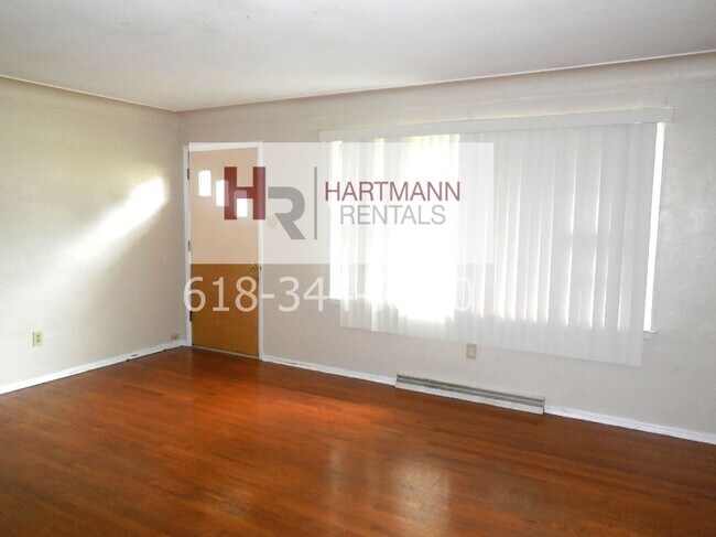 Foto del edificio - Three Bedroom 2 Bath Brick Home with 2 Car Garage!!