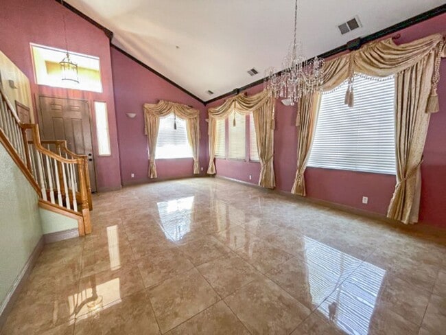 Building Photo - Stunning 4-bedroom 3 bathroom 2114sqft hom...