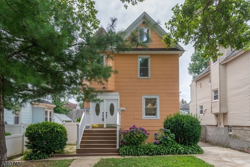 Primary Photo - 73 Clinton Pl