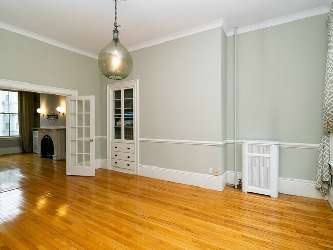 Building Photo - 293 Bunker Hill St