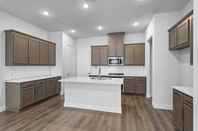 Foto del edificio - 4929 Barcelona Ave