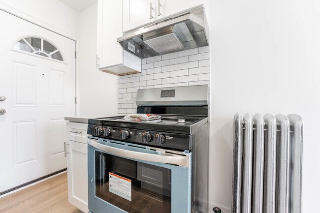 Photo - 518 W Cornelia Ave Apartment