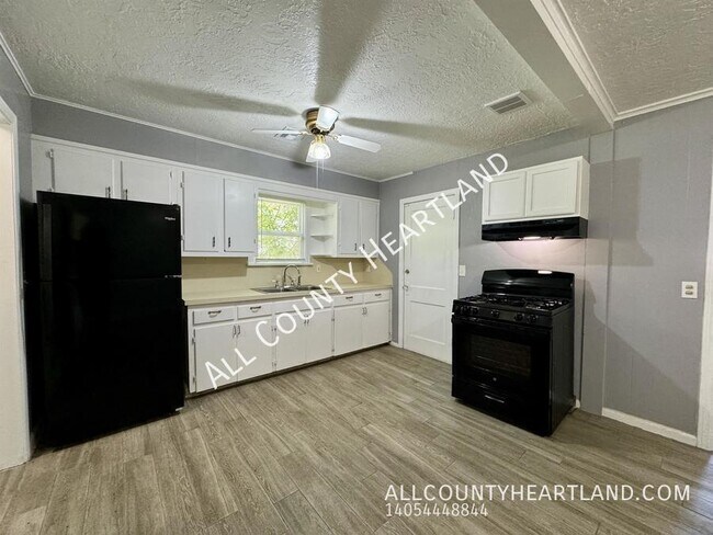 Building Photo - 3328 NW 29th St