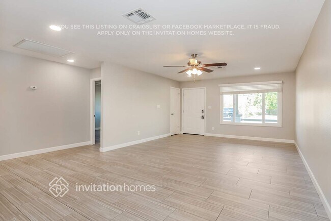 Foto del edificio - 2461 E Manhatton Dr