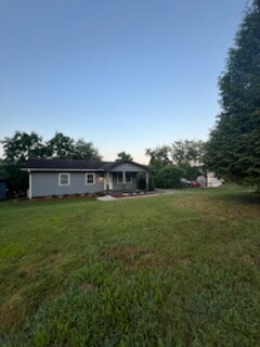 Building Photo - "Charming 3-Bed Home in Asheville with Coz...