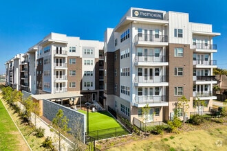 Building Photo - Memorial at Six