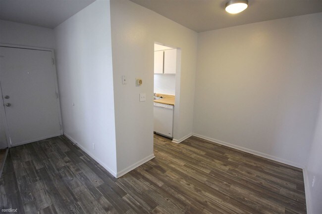 Building Photo - 4371 S Fairbourne Ave