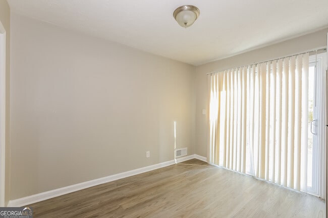 Foto del edificio - 3991 Woodland Cir SE