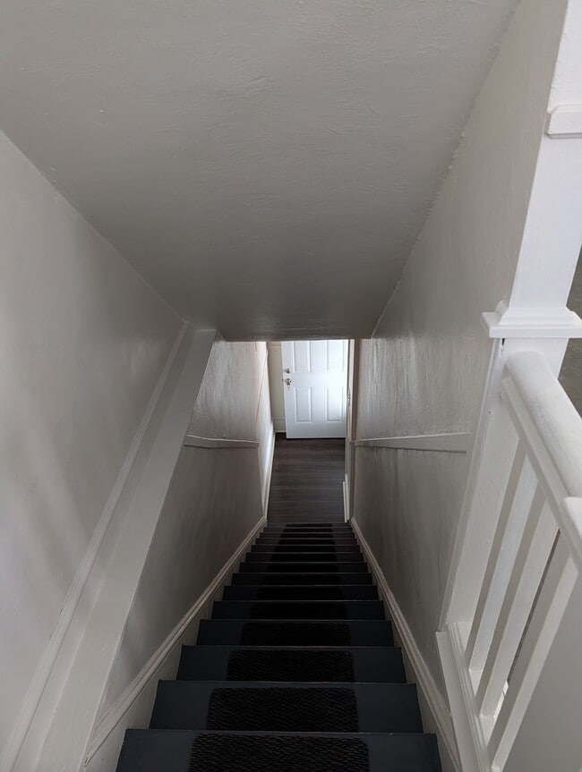 Building Photo - 319 W 11th St