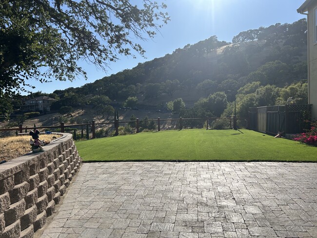 Building Photo - 876 Bridle Ridge Dr