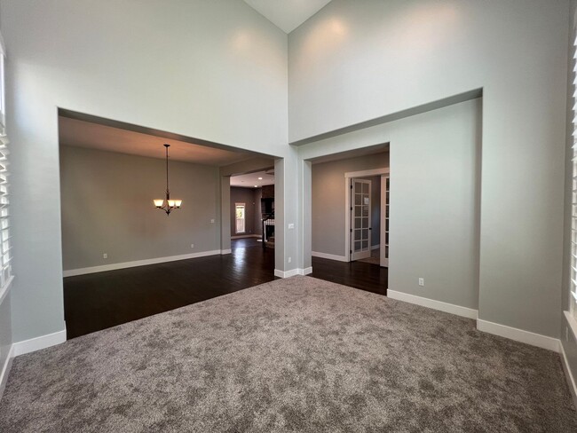 Foto del edificio - 3 bedroom | 2.5 bathroom | Crocker Village...