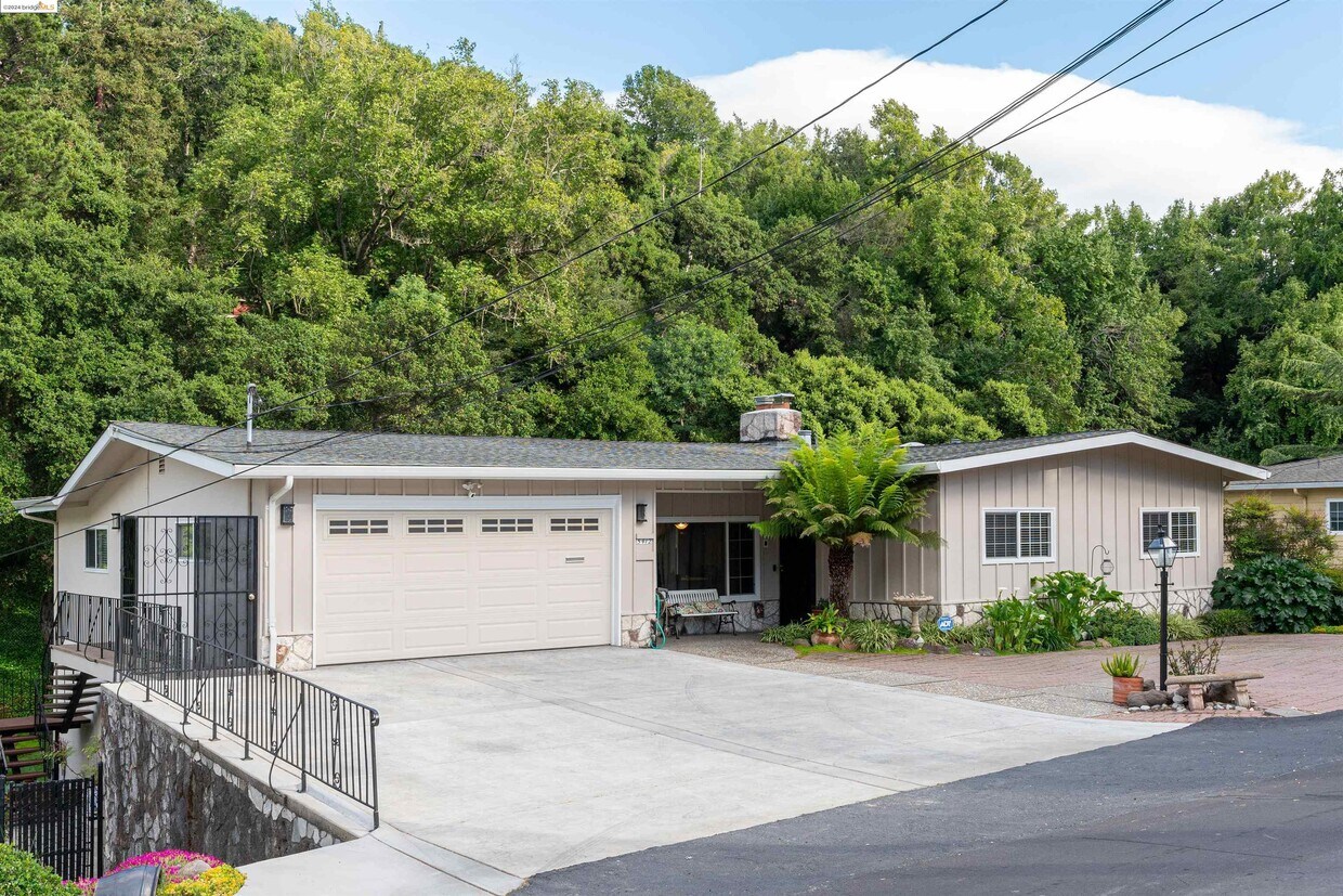 Primary Photo - 5412 Sobrante Ave