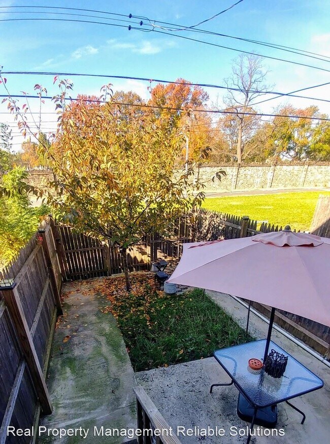 Building Photo - 3 br, 1.5 bath House - 1714 Holbrook Street