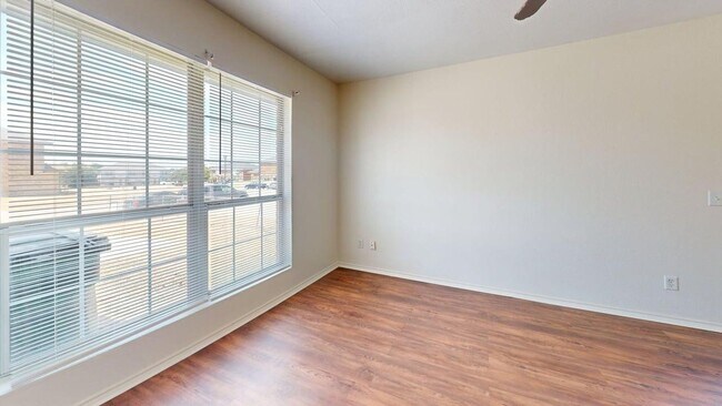 Building Photo - 4302 Jeff Scott Dr