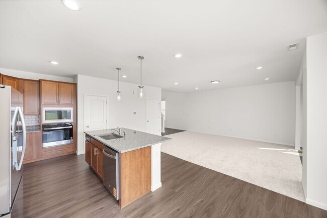 Foto del edificio - BRAND NEW Polo Club Naperville with Two Ma...