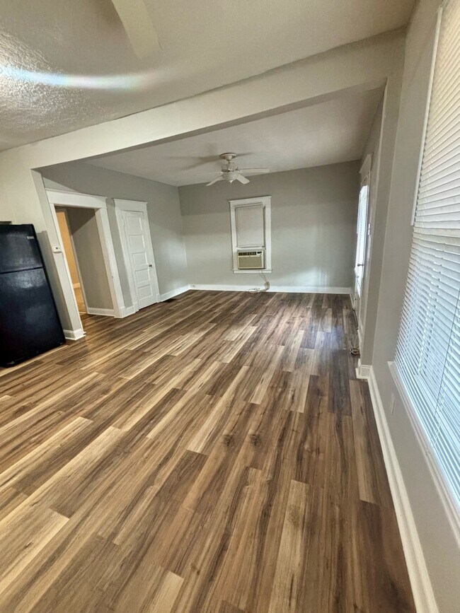 Foto del edificio - 1015 Sale Ave