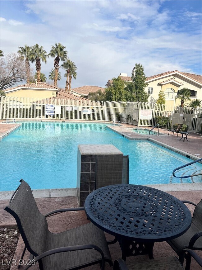 Foto del edificio - 1500 Cardinal Peak Ln