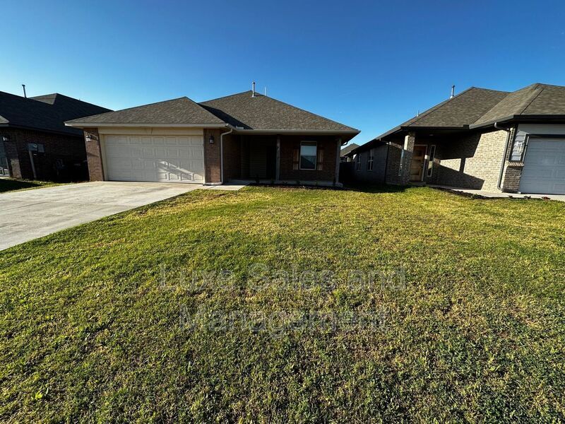 Primary Photo - 2408 Alta Vista Ln