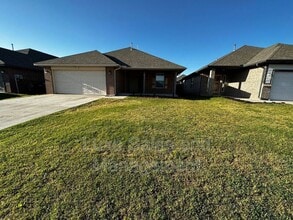 Building Photo - 2408 Alta Vista Ln
