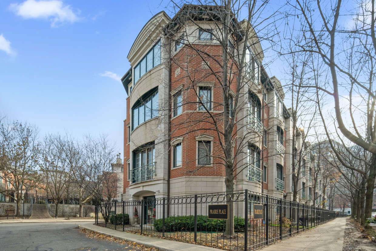 Foto principal - 1445 S Prairie Ave