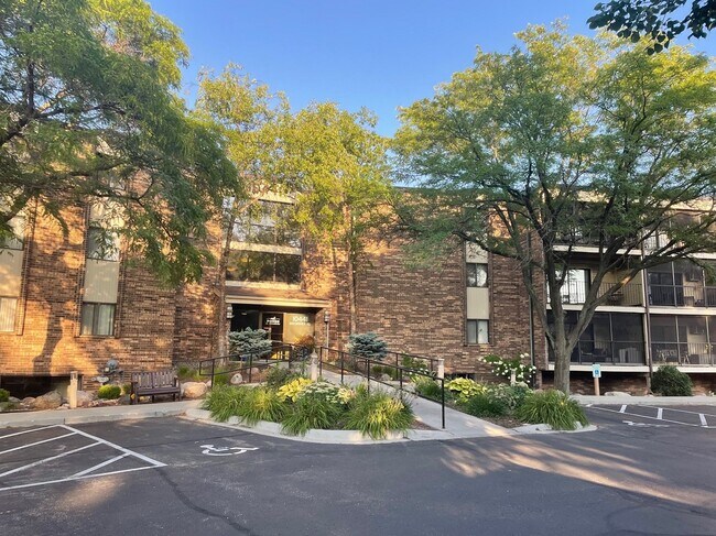 Foto del edificio - 10441 Greenbrier Rd