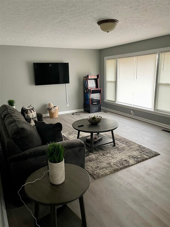 Foto del edificio - 117 Riverview Dr