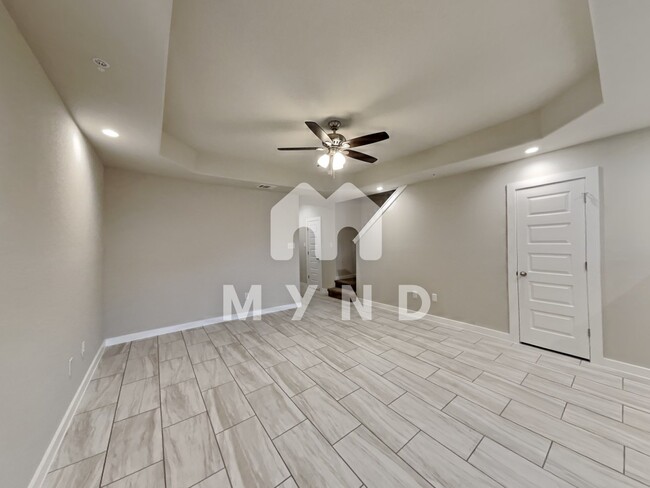 Building Photo - 8426 Via Verona Unit 103