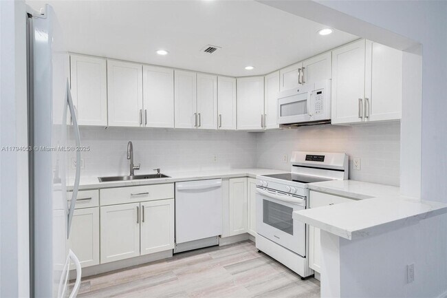 Foto del edificio - 150 SE 25th Rd