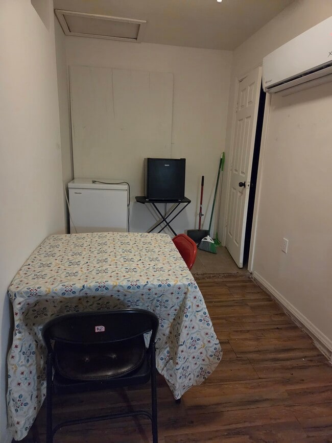 Building Photo - 2040 Lima Loop