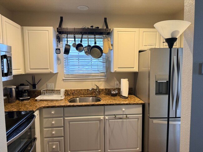 Photo - Studio Garage Apartment 623b Mulberry, Cel...