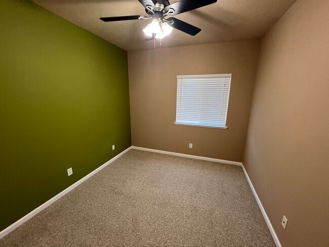 Foto del edificio - Lovely 3 Bedroom Empire Ranch Home with sm...