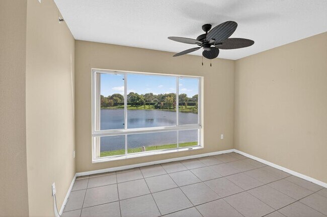 Foto del edificio - 5842 Crystal Shores Dr