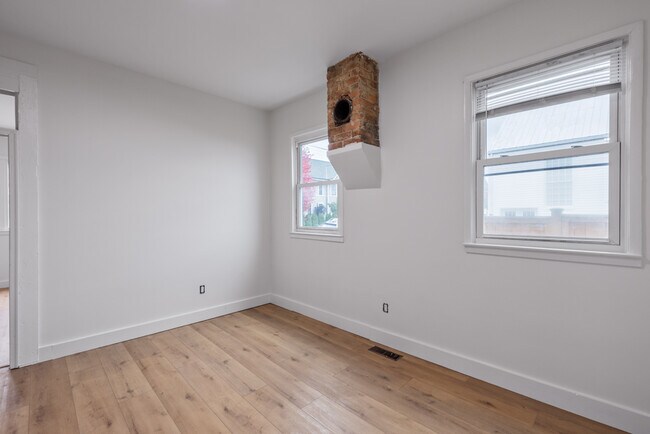 Foto del edificio - 332 E 9th St