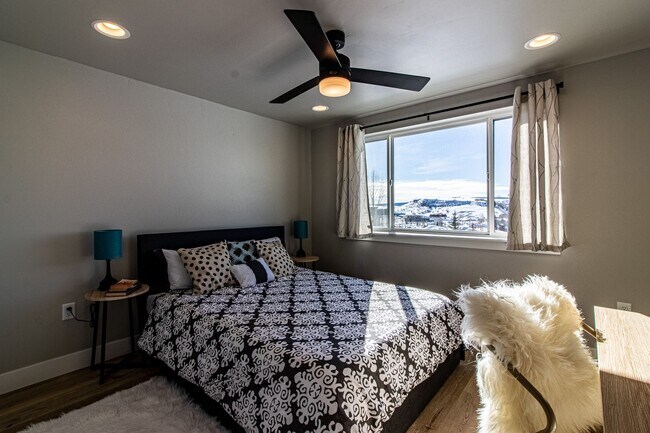 Foto del edificio - Upscale One-Bedroom Condominium