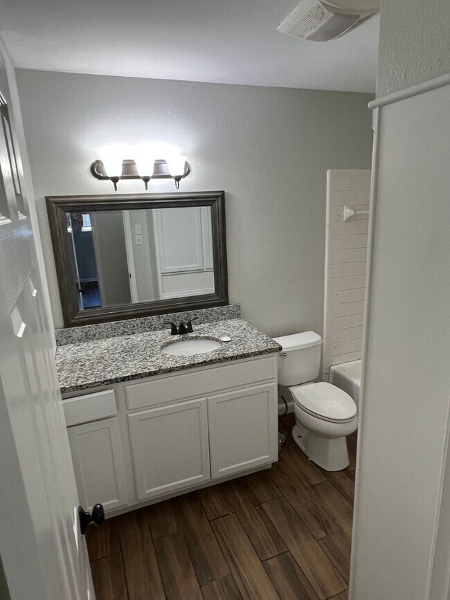 Building Photo - Remodeled 3 bed/2 bath in quiet neighborhood!
