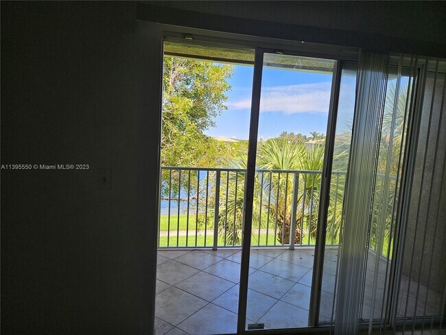 Foto del edificio - 5011 Wiles Rd