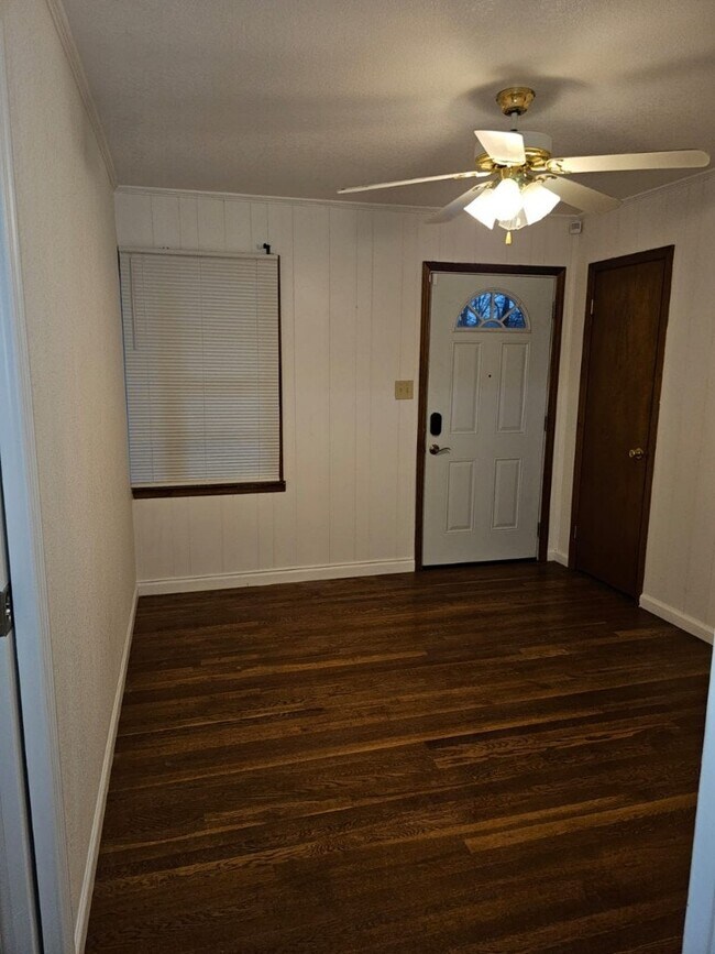 Foto del edificio - 389 Collins Rd