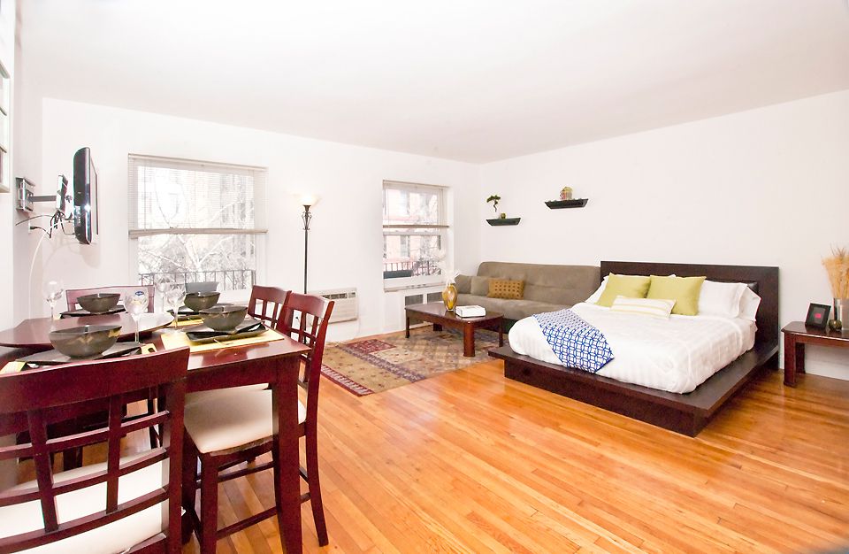 Primary Photo - 216 E 32nd St