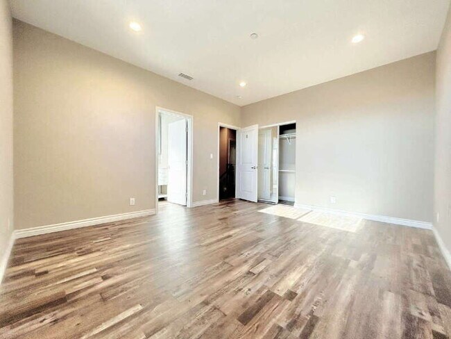 Foto del edificio - 3258 Dundas St