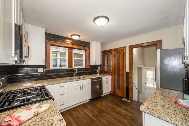 Foto del edificio - 5336 Chippewa St