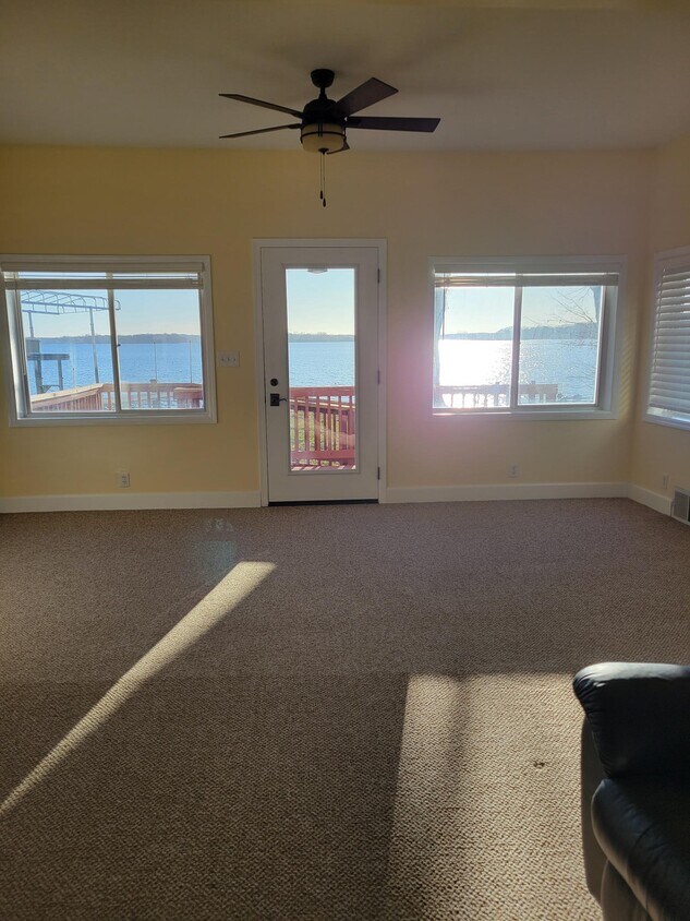 Primary Photo - 3877 Shoreline Dr