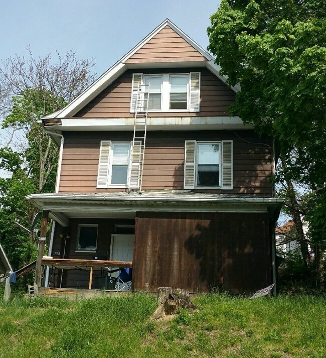Building Photo - 717 Willey St